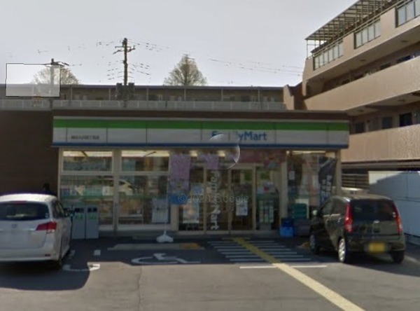 コンビニ　ファミリーマート 越谷大沢四丁目店（コンビニ）まで611m