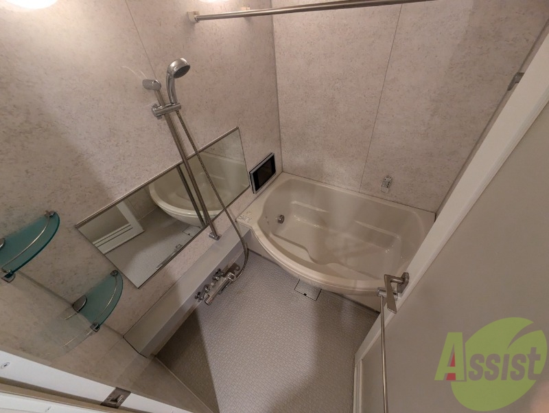 バス・シャワールーム　広々バスで一日の疲れを癒すことが出来ます！