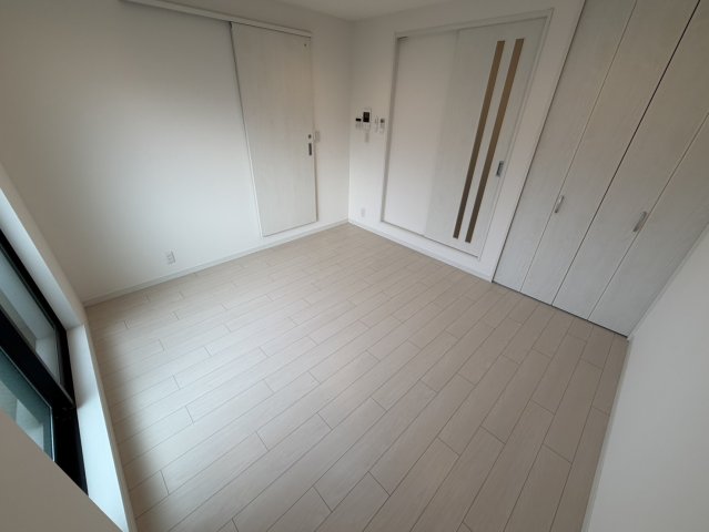 その他部屋・スペース　広くて明るい寝室