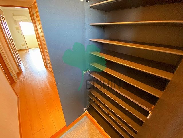 玄関　下駄箱もしっかりついてます！