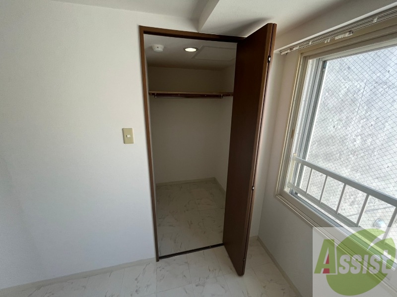 収納　クローゼットは奥行きもあり、荷物が多い方でも安心です。