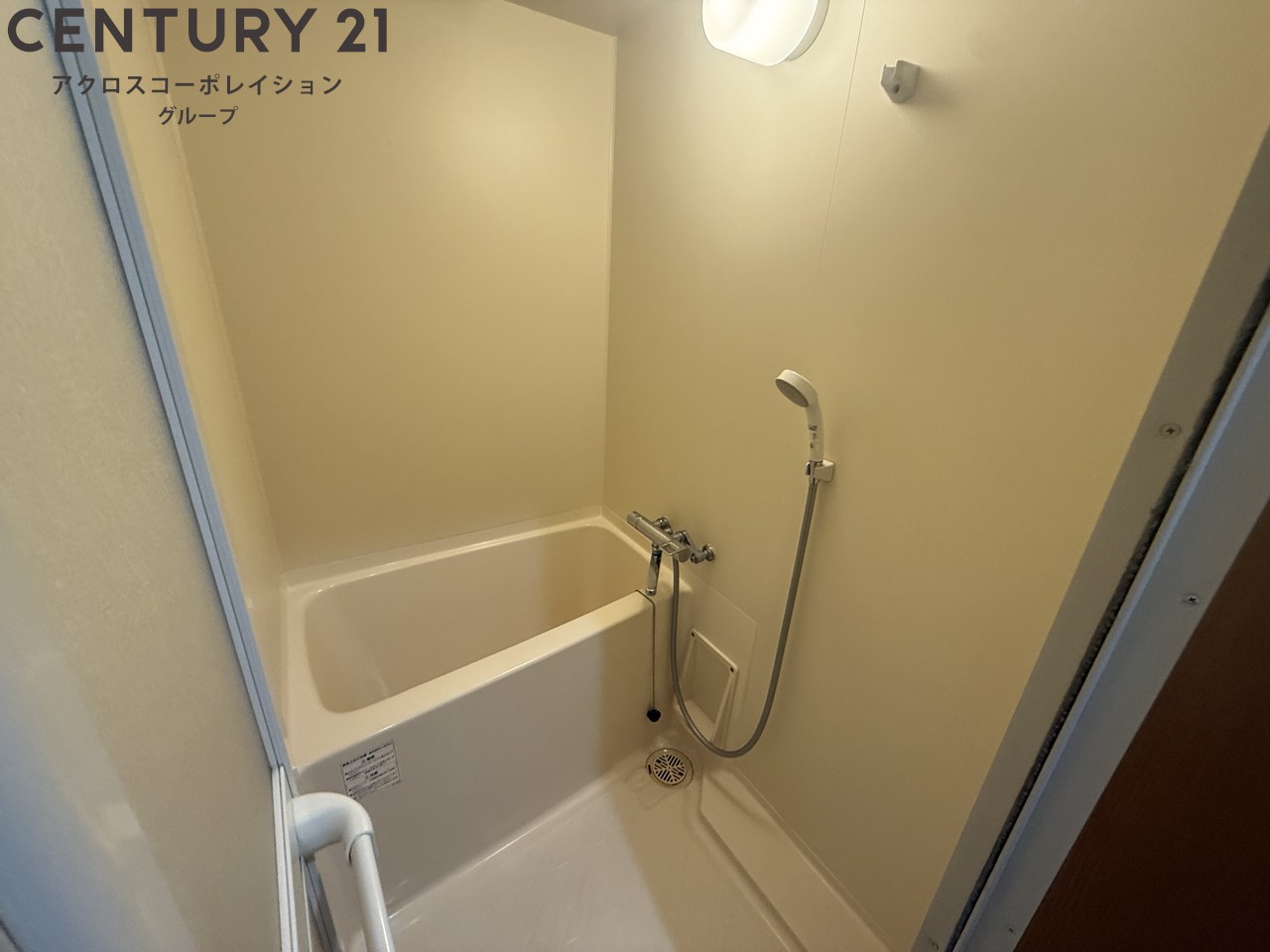 バス・シャワールーム　シンプルで機能的なユニットバスです