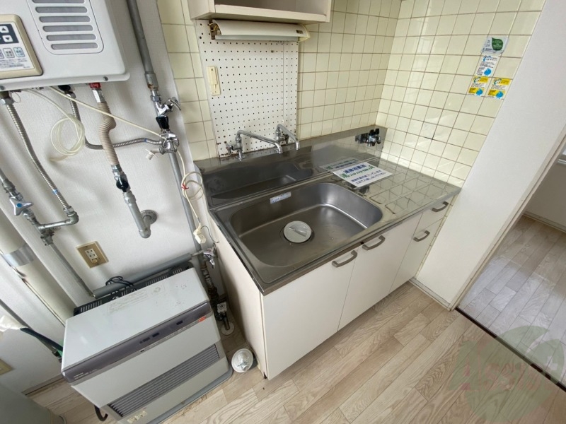 キッチン　シンプルなキッチンです。一人暮らしにはちょうどいいサイズ。