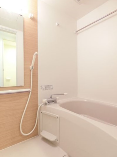バス・シャワールーム　雨の日でも安心の浴室乾燥機付きです♪
