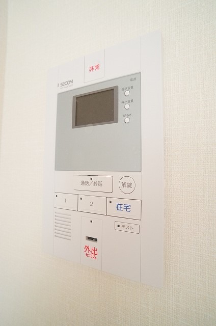 セキュリティ　女性の方でも安心のモニター付きインターフォン♪