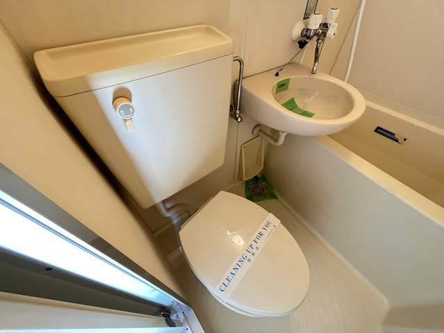 トイレ　※別のお部屋の写真です。