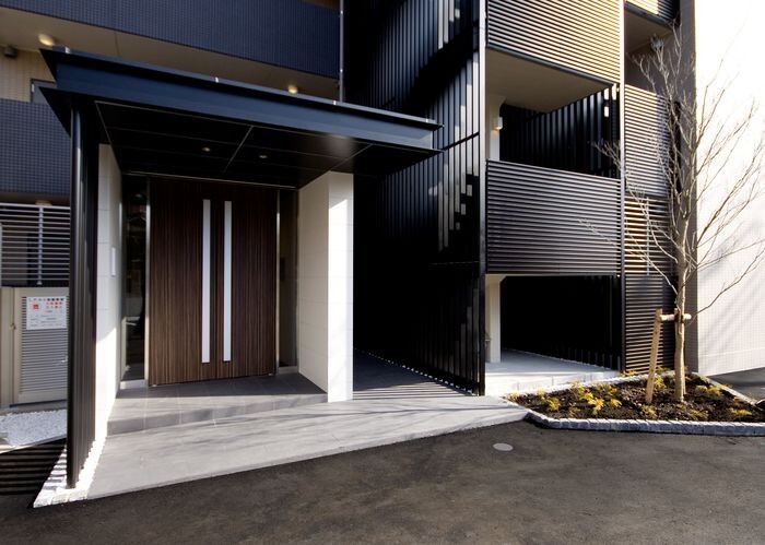 建物外観　【女性のお一人暮らしでも安心のセキュリティ♪】