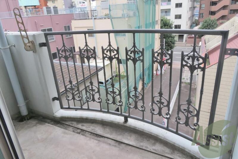 バルコニー　バルコニーは広くて洗濯物も干しやすそうです。