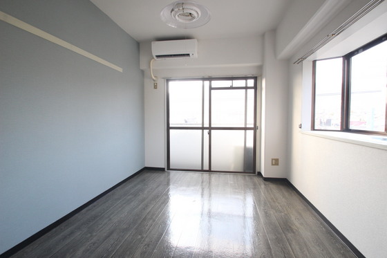 居室・リビング　※別部屋の写真です