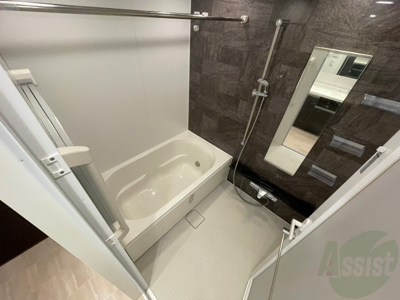 バス・シャワールーム　お風呂になります。一日の疲れを癒してくださいね。