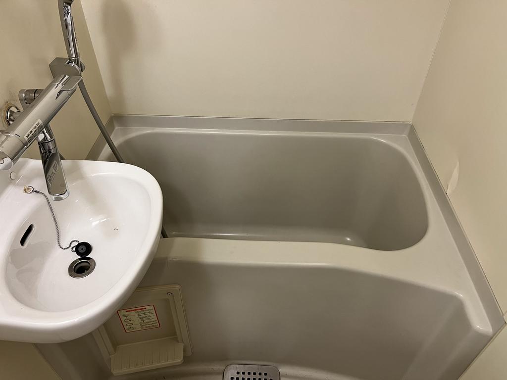 バス・シャワールーム　※同建物の別のお部屋の写真です。