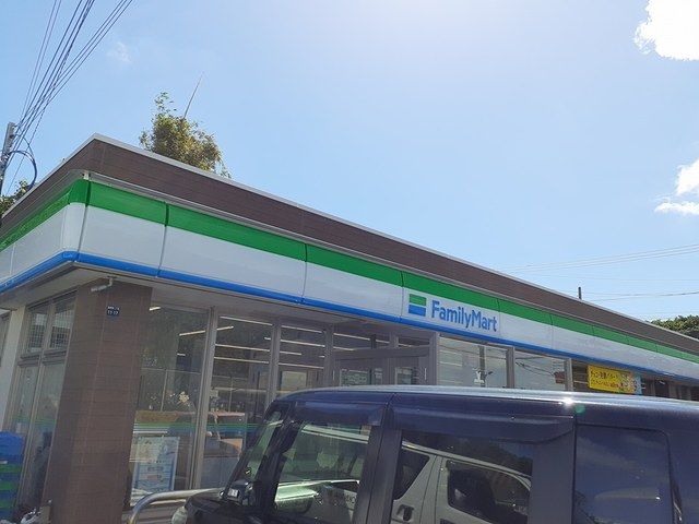 コンビニ　ファミリーマート宜野湾二丁目店（コンビニ）まで680m