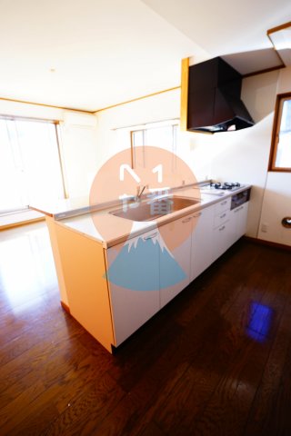 キッチン　うれしい3口ガスコンロ付きシステムキッチン