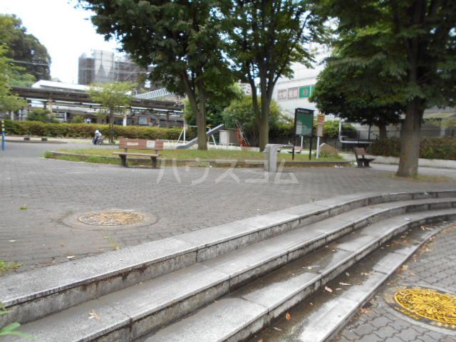 公園　保土ヶ谷駅前公園（公園）まで1077m