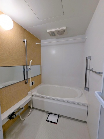 バス・シャワールーム　追炊きと乾燥機付きの1418サイズの大きなお風呂