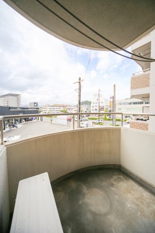 バルコニー　開放的で明るい空間を演出してくれるバルコニーです