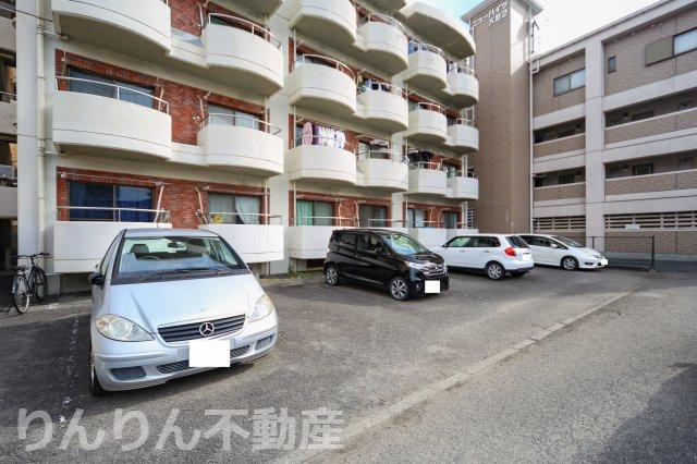 駐車場　駐車場に車を止められます