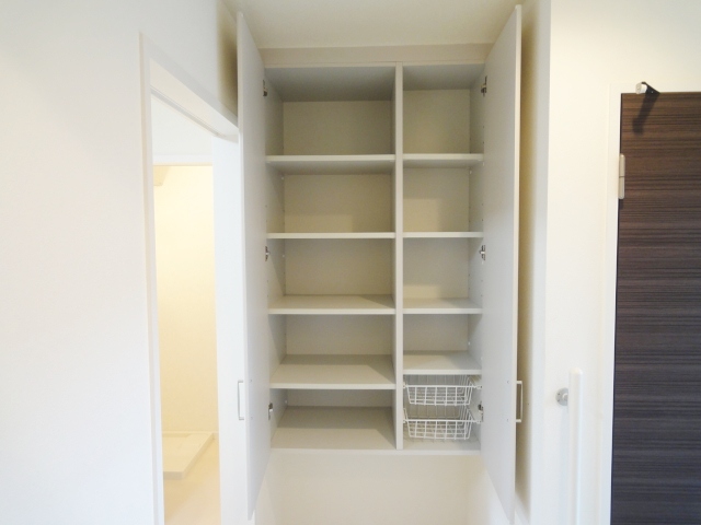 収納　同物件別号室の写真です。