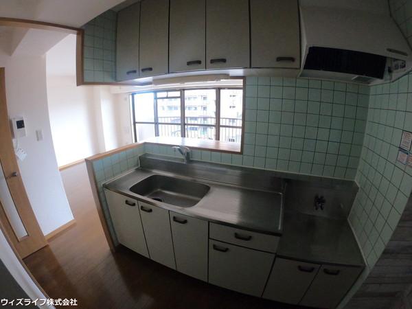 キッチン　写真は同タイプの別のお部屋のものです。