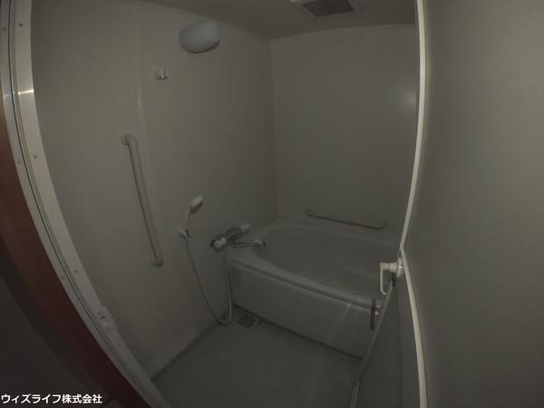 バス・シャワールーム　写真は同タイプの別のお部屋のものです。