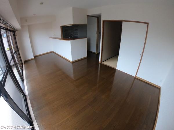 居室・リビング　写真は同タイプの別のお部屋のものです。