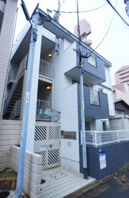 建物外観　人気の角部屋1R物件です！