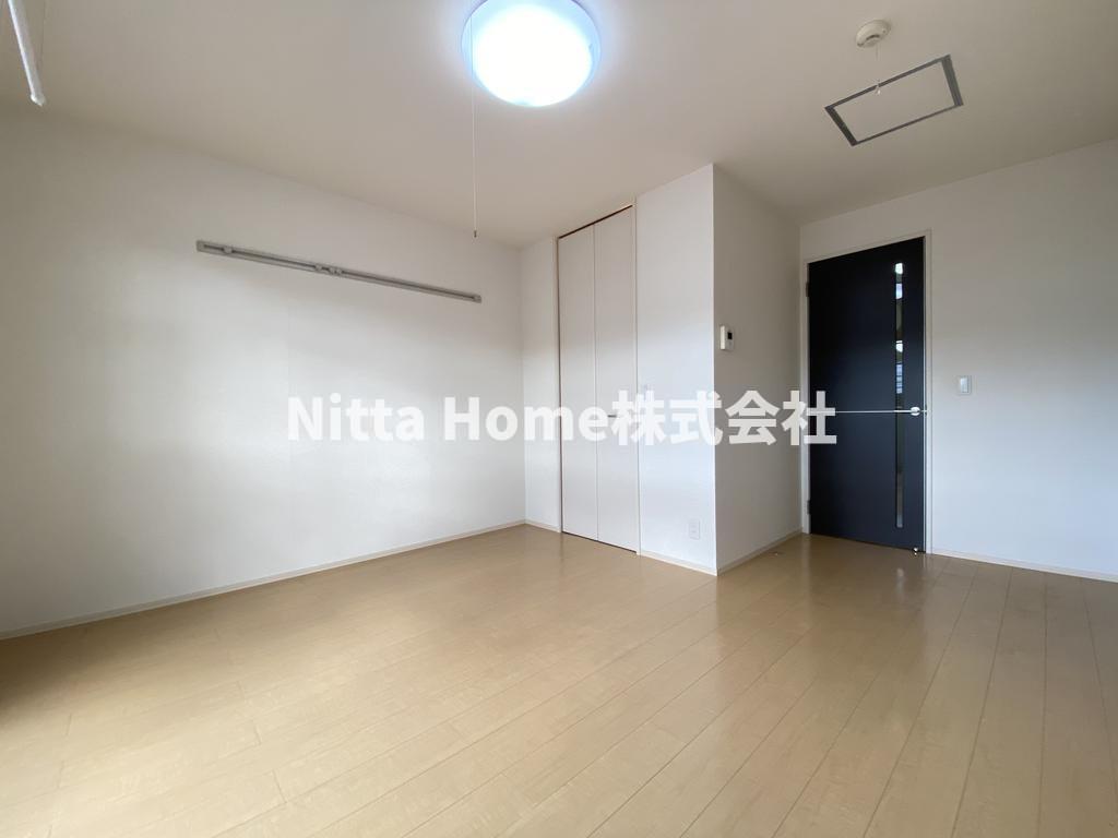 居室・リビング　洋室８．５帖です(*^^*)