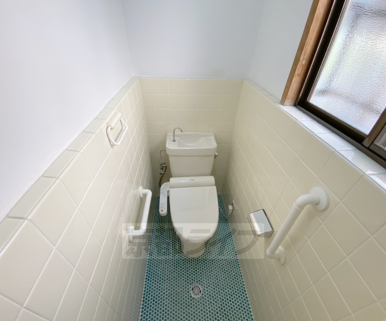 トイレ　洗浄機能付きトイレです。