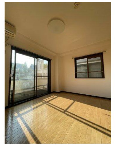 居室・リビング　南向きなので日当たりが良いリビングです。