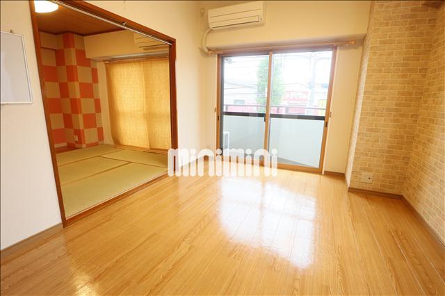 居室・リビング　南向きで陽当たり良好