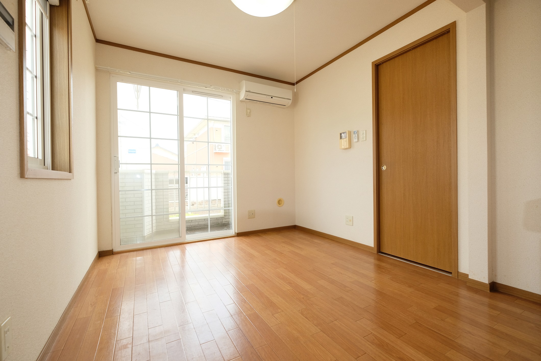 居室・リビング　写真は別室です