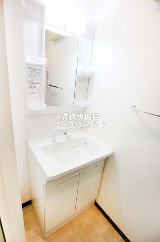 洗面設備　清潔感ある独立洗面台で毎日気持ちよく♪