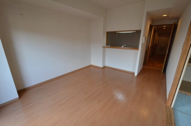 居室・リビング　南向きで日当たり良好なリビングです♪