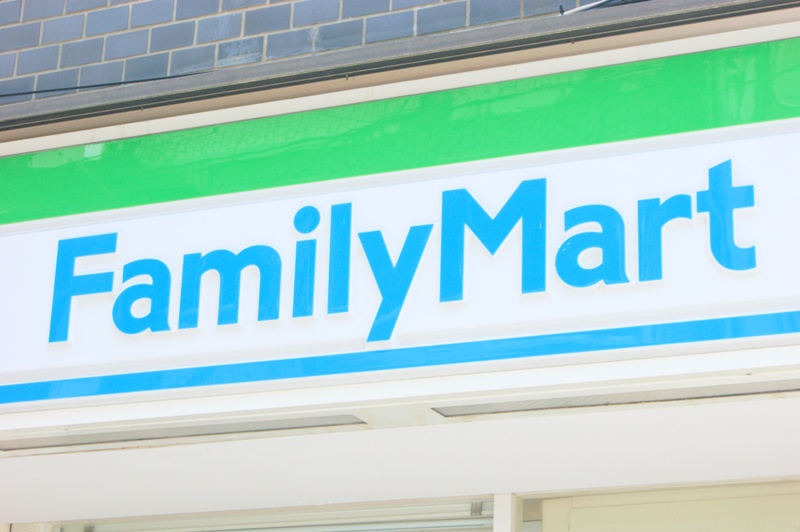 コンビニ　ファミリーマート 中央区 薬院三丁目店（コンビニ）まで19m