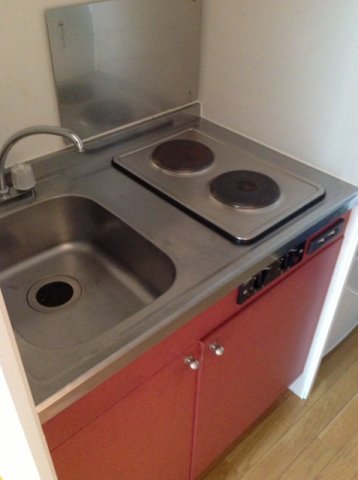 キッチン　コンパクトなキッチンで掃除もラクラク