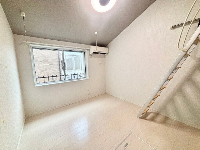 居室・リビング　※別号室の写真となります。