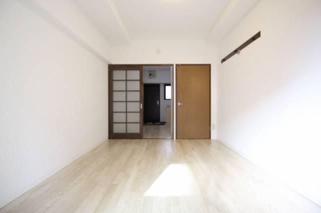 居室・リビング　広々したお部屋で生活しやすいですね。