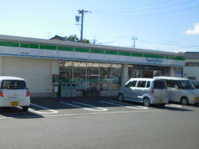 コンビニ　ファミリーマート（コンビニ）まで440m