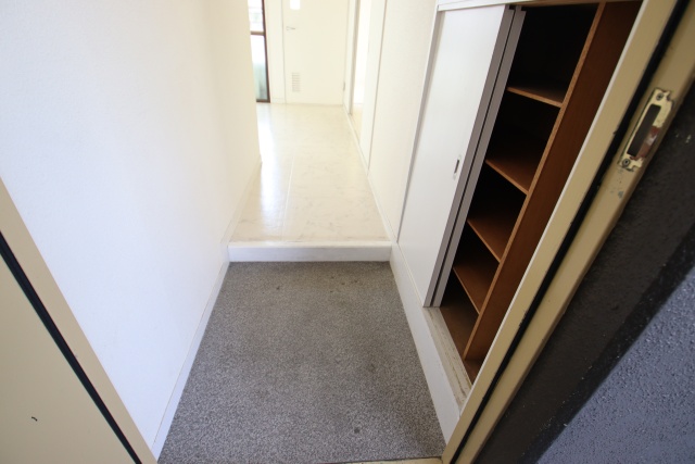 玄関　※写真は別室の参考です。現況優先