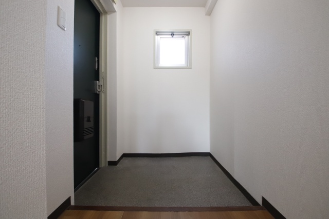 玄関　※別部屋の参考写真の為、原状優先です。