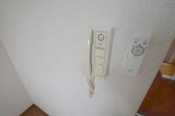 セキュリティ　インターホンで突然の来訪者を事前にチェック