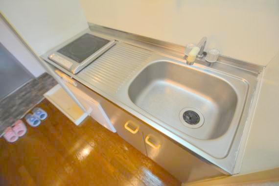 キッチン　お掃除しやすいＩＨクッキングヒーターです。