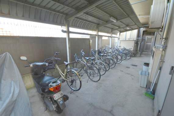 駐車場　あなたの大事な自転車も安心してとめることができますね。