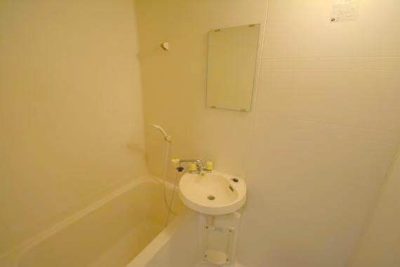 洗面設備　洗面台はバスルーム内です。