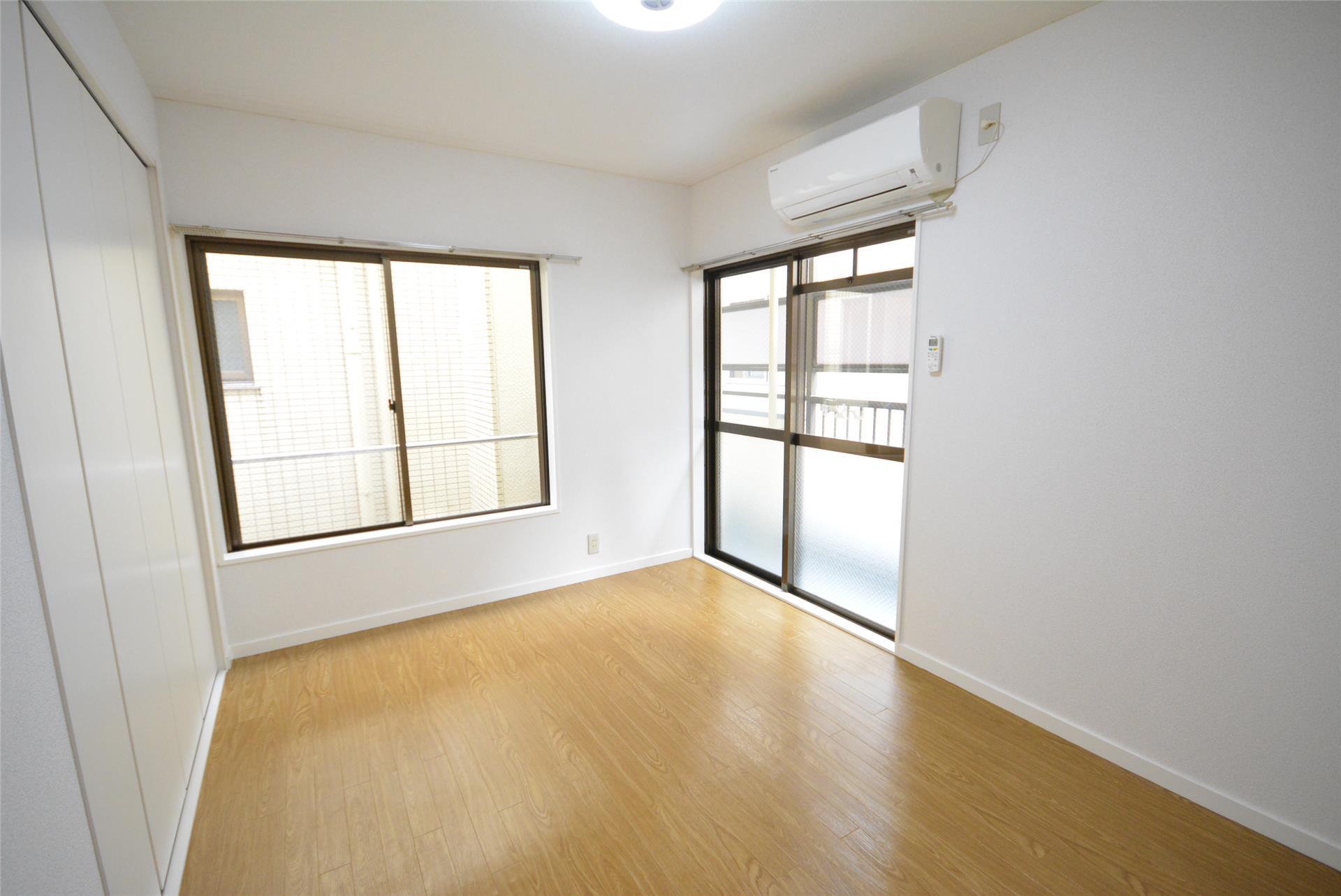 居室・リビング　明るい角部屋