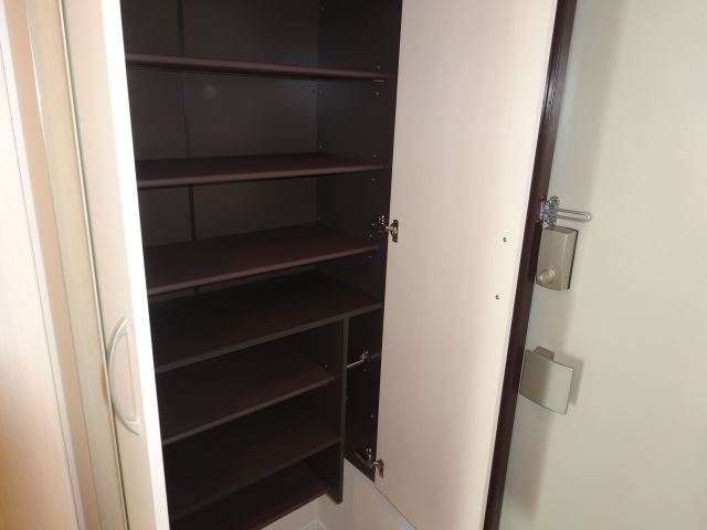 居室・リビング　下駄箱