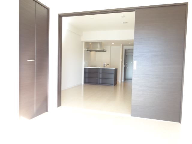 玄関　明るい居室