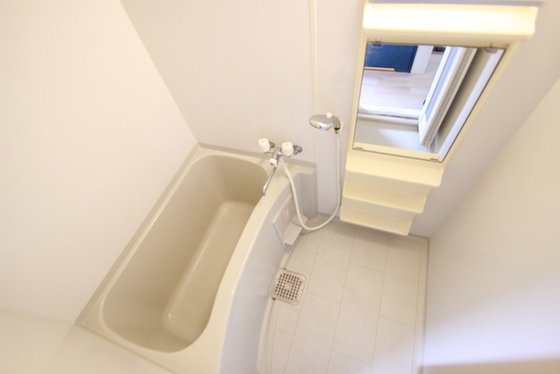 バス・シャワールーム　※別部屋の写真です