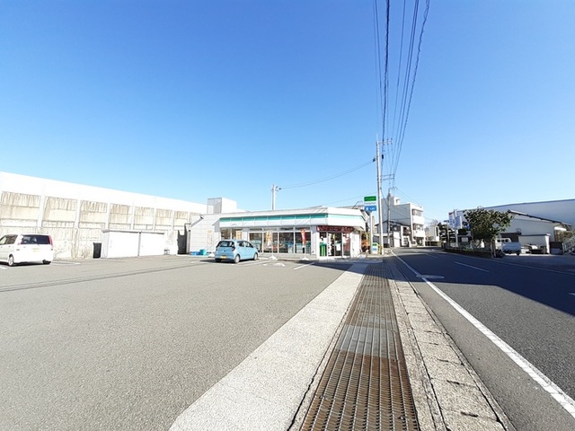 コンビニ　ファミリーマート 後免駅前店（コンビニ）まで493m