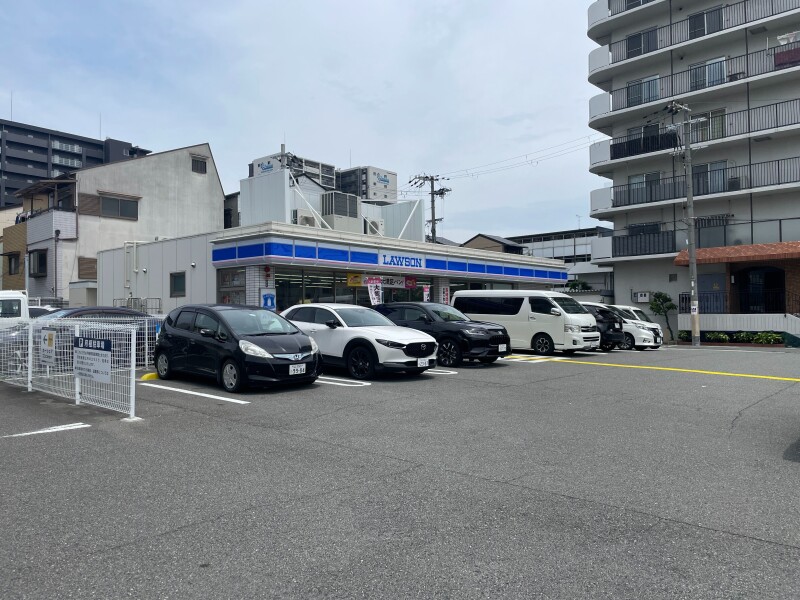 コンビニ　ローソン新喜多一丁目店（コンビニ）まで379m